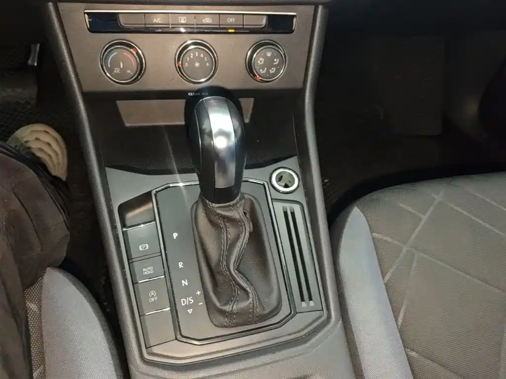 Lavida 2023 facelift 1.5L automatic Deyi version купить на сайте DeffCars
