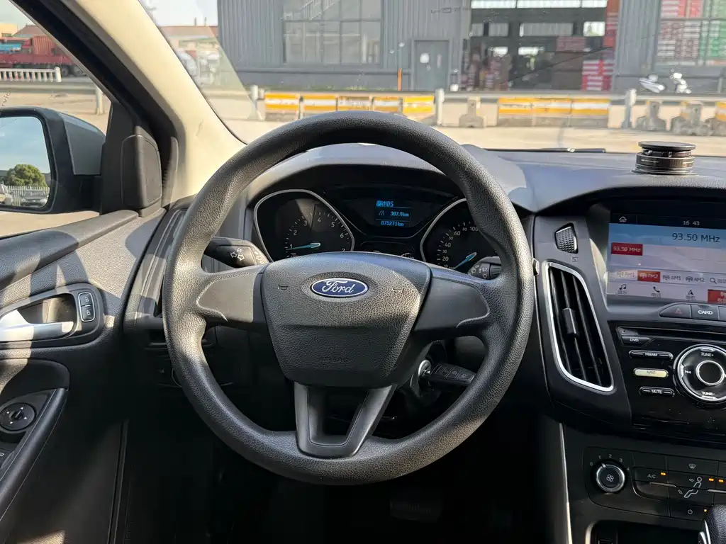Focus 2018 hatchback classic 1.6L automatic comfort smart mobility version купить на сайте DeffCars