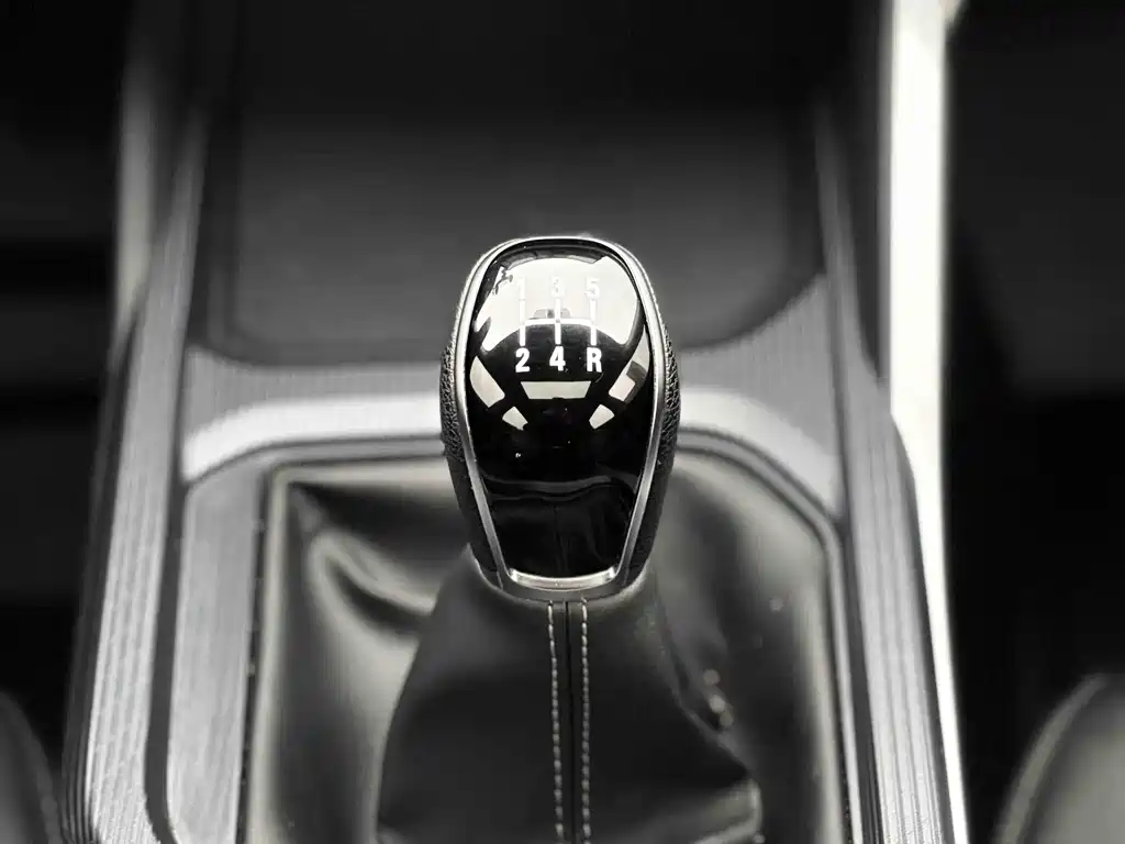 Emgrand 2022 4th generation 1.5L manual luxury model купить на сайте DeffCars