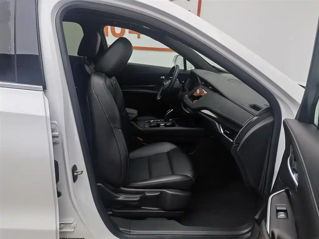 Cadillac XT4 2021 28T two-wheel drive technology купить на сайте DeffCars