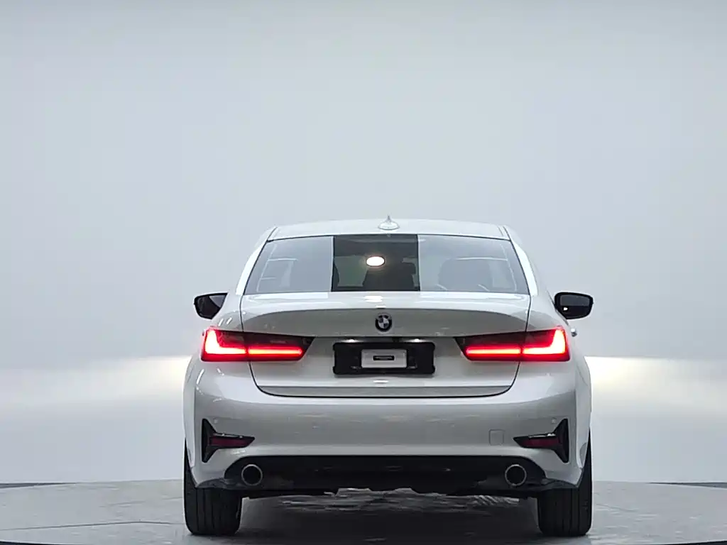 BMW 3 Series 2022 320i Sports Package купить на сайте DeffCars