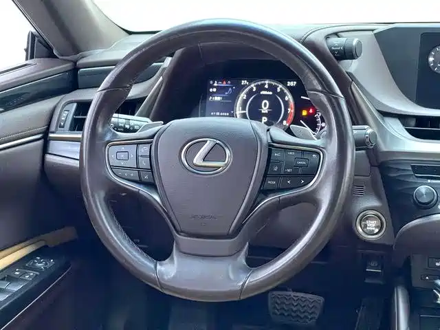 Lexus ES 2018 200 Excellence Edition National V купить на сайте DeffCars
