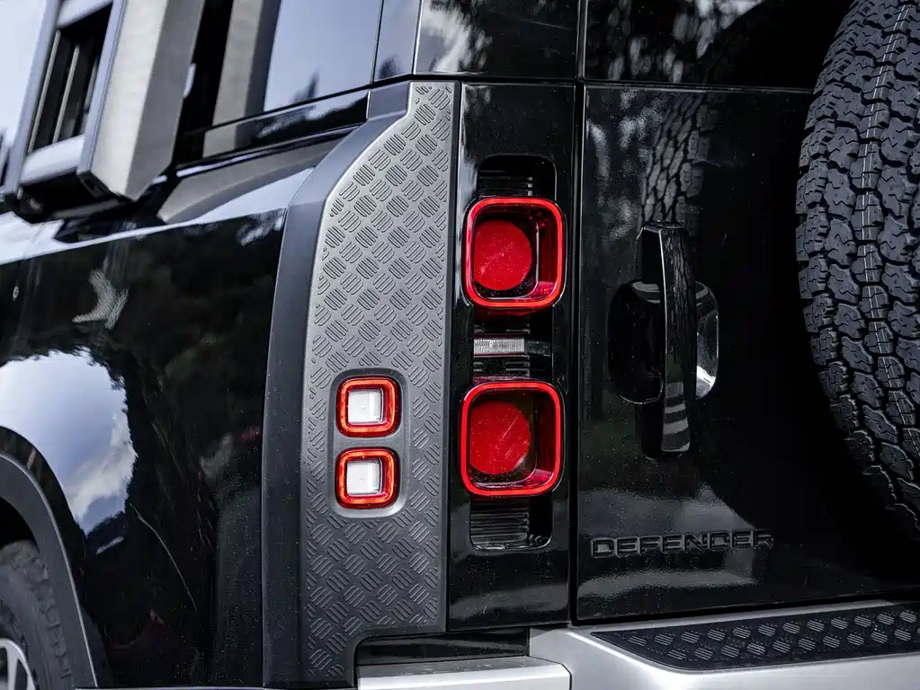 Land Rover Defender 2022 110 P400 Dark Special Edition купить на сайте DeffCars