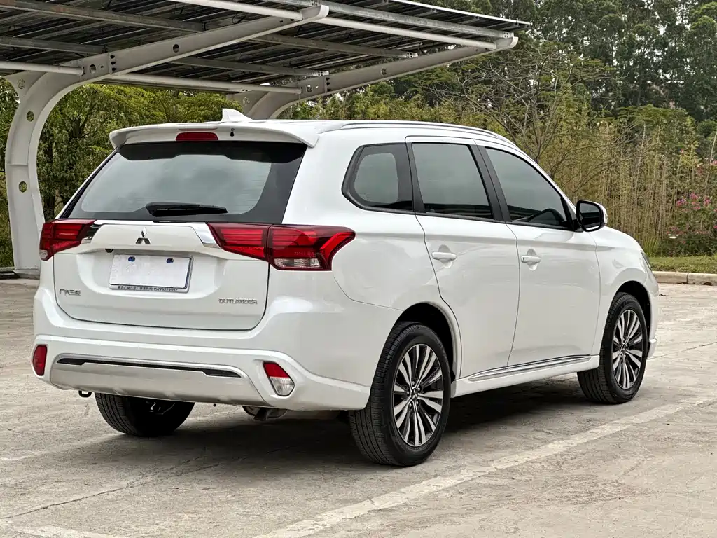 Outlander 2021 2.0L 2WD Enjoy Edition 5 seats купить на сайте DeffCars