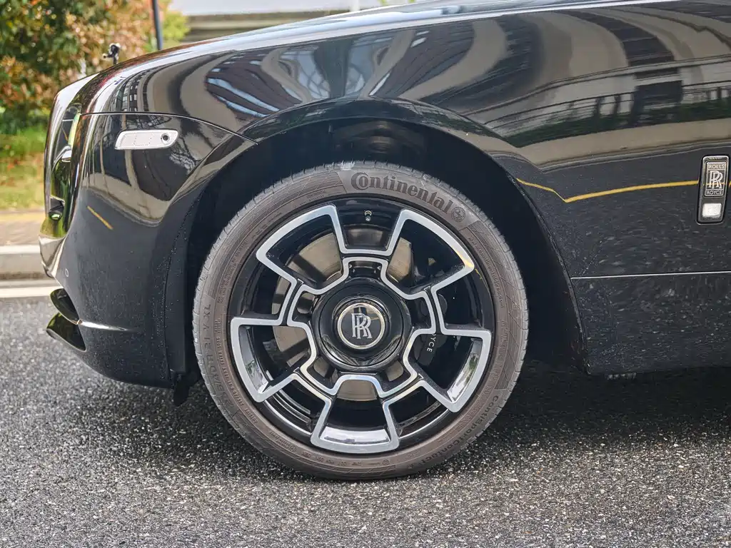 Phantom 2018 6.6T Black Badge купить на сайте DeffCars