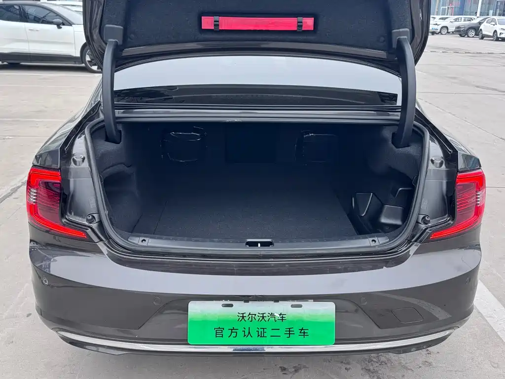 Volvo S90 plug-in hybrid 2025 plug-in hybrid four-wheel drive long range Zhiya luxury version купить на сайте DeffCars