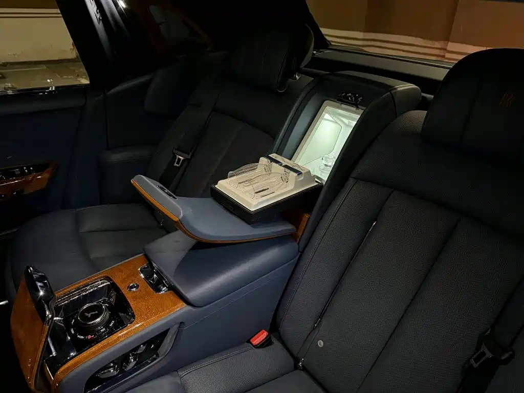 Phantom 2018 6.7T long wheelbase version купить на сайте DeffCars