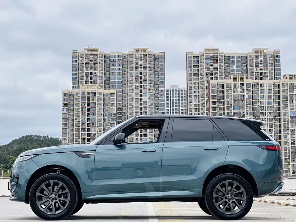 Range Rover Sport 2023 400PS Dynamic SE купить на сайте DeffCars