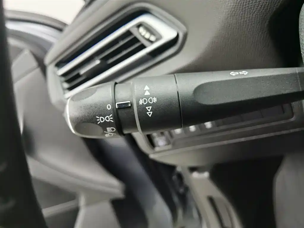 Peugeot 308 2018 1.6L automatic luxury version купить на сайте DeffCars