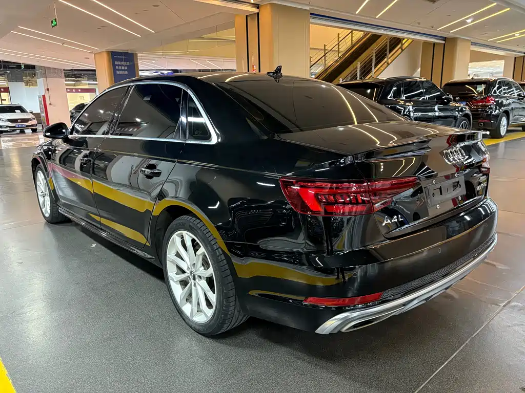 Audi A4L 2019 40 TFSI Fashion Type National VI купить на сайте DeffCars