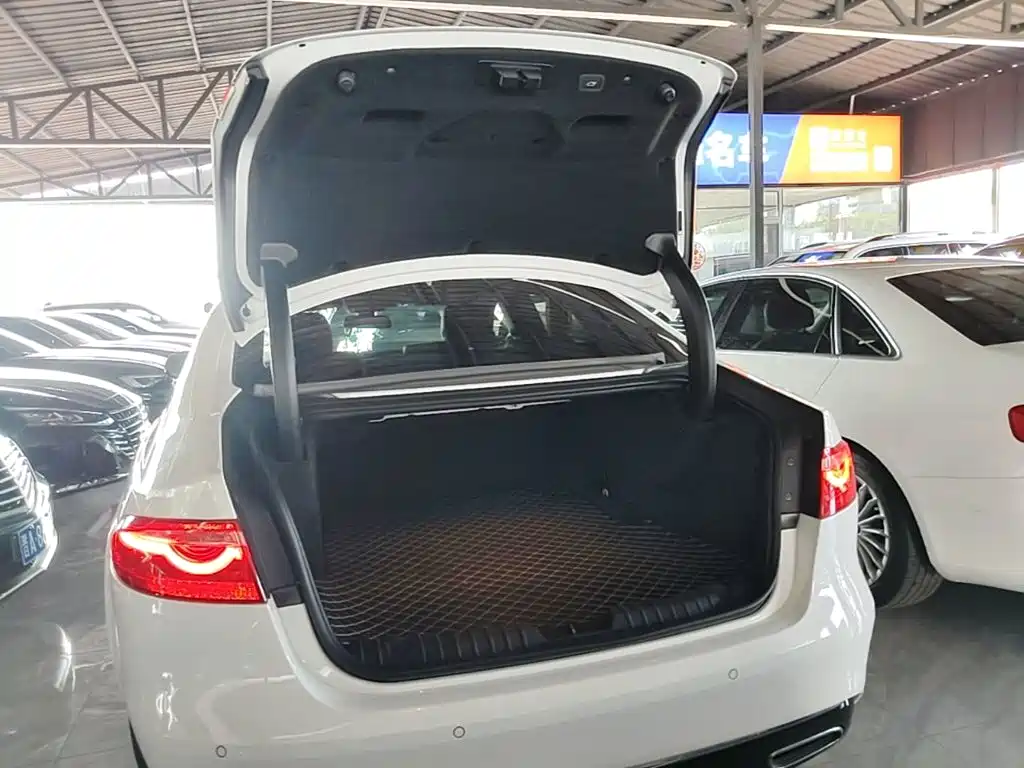 Jaguar XFL 2020 XFL 2.0T P250 two-wheel drive luxury version купить на сайте DeffCars
