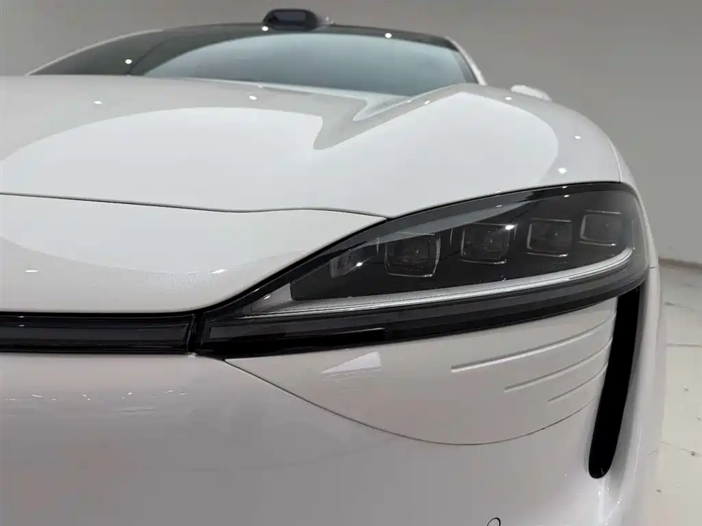 Zhijie R7 2025 extended range 251km Max купить на сайте DeffCars