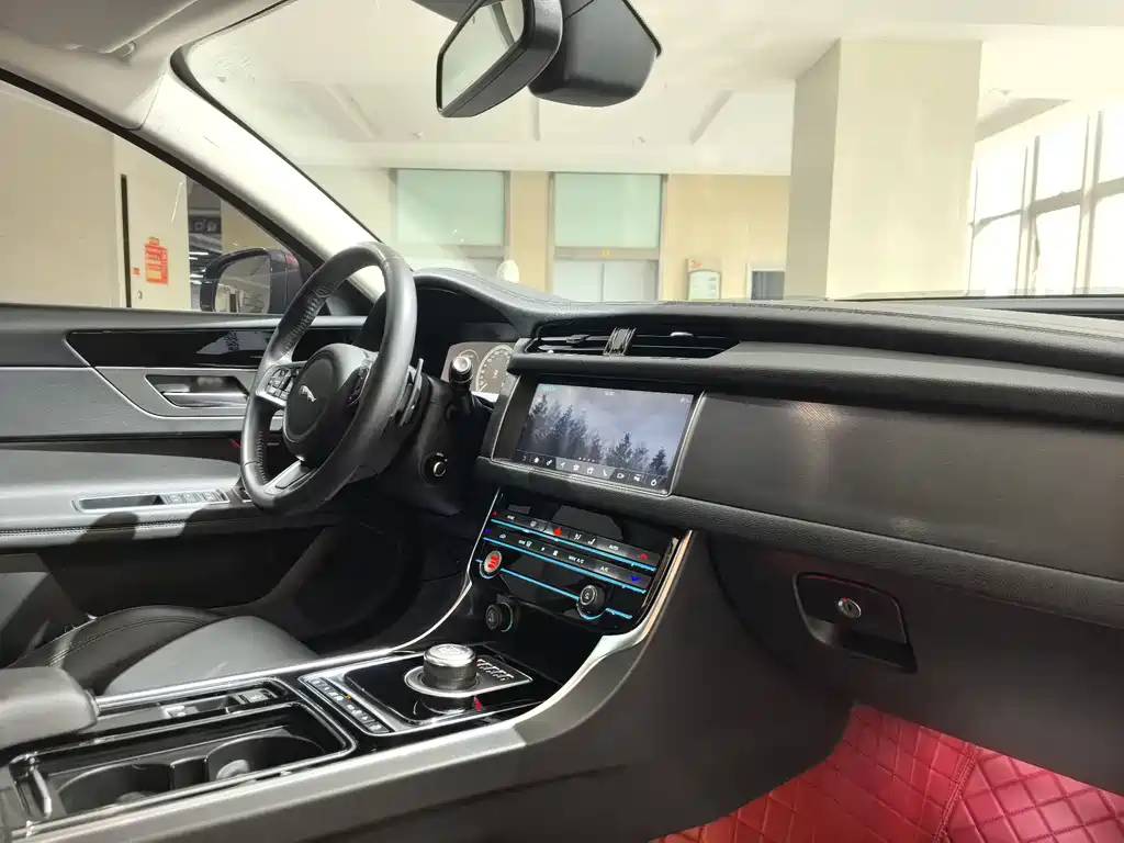 Jaguar XFL 2020 XFL 2.0T P200 two-wheel drive flagship version купить на сайте DeffCars