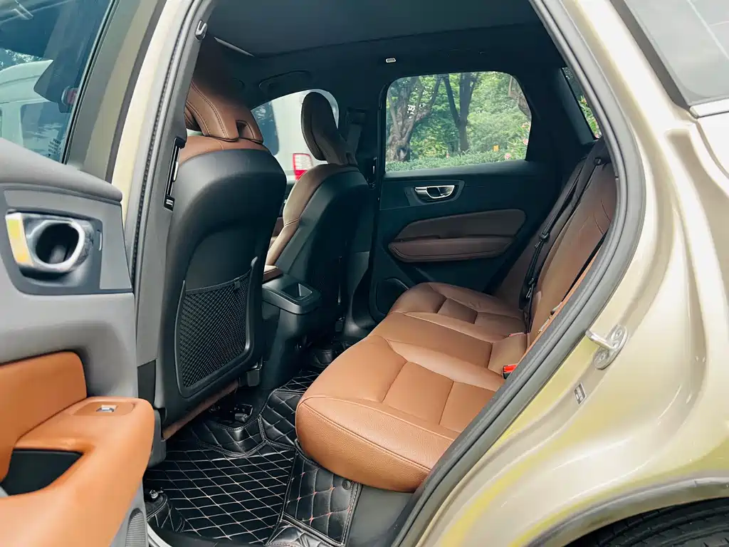 Volvo XC60 2025 B5 four-wheel drive Zhiyi Luxury Edition купить на сайте DeffCars