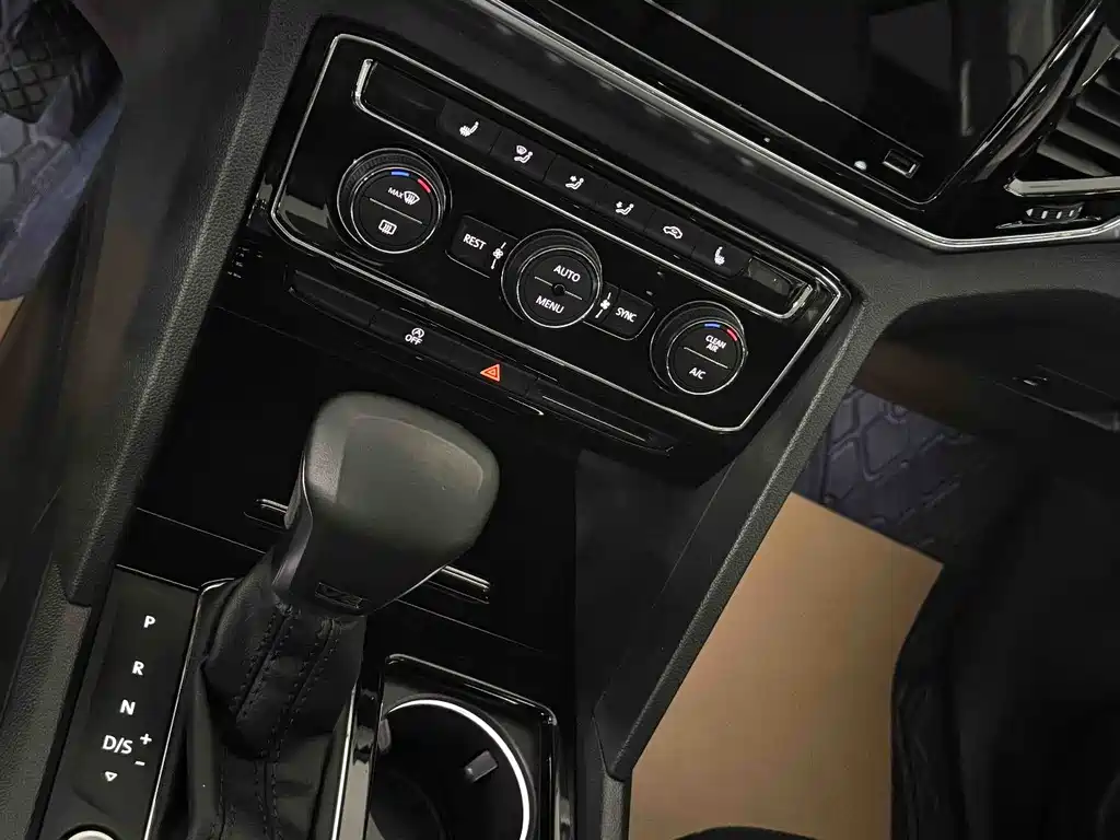 Touron 2020 facelift 530 V6 four-wheel drive luxury version купить на сайте DeffCars