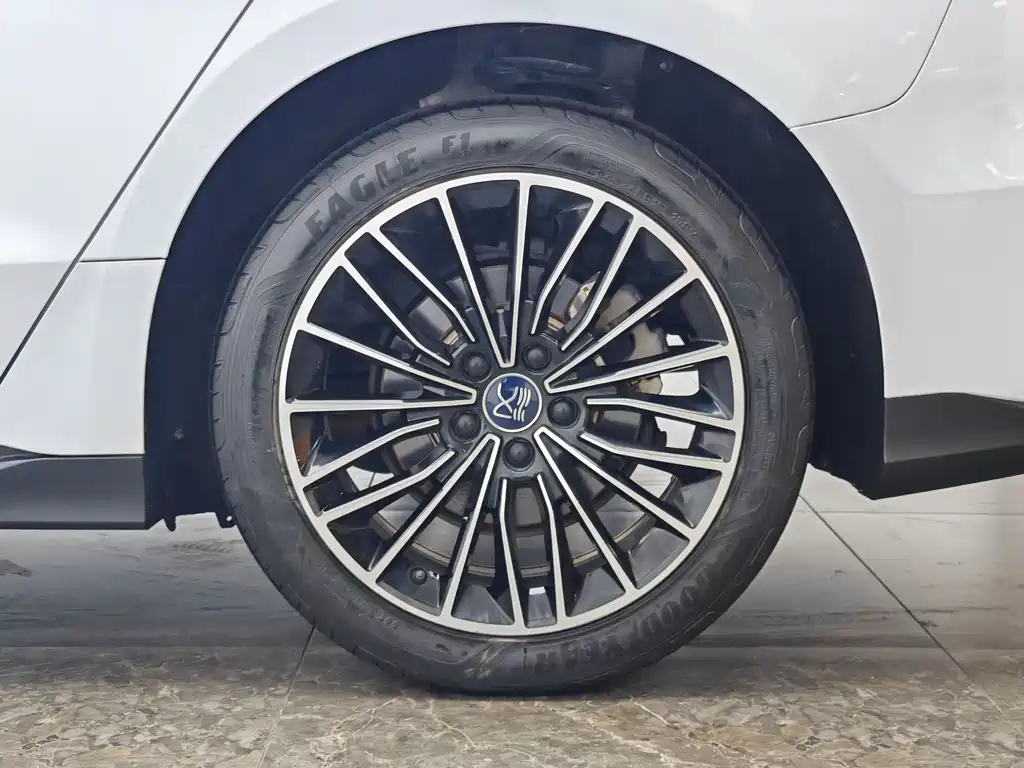 Han 2022 DM-i 121km Venerable купить на сайте DeffCars