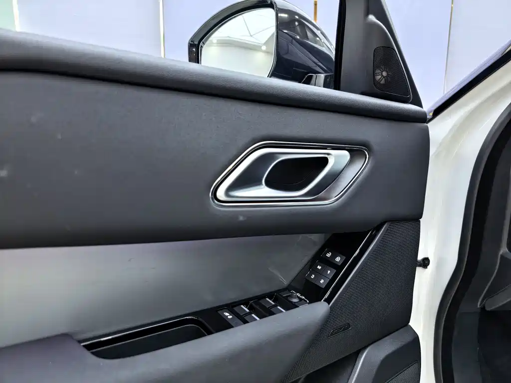 Range Rover Velar 2025 S купить на сайте DeffCars