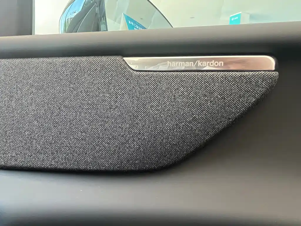 Volvo XC70 plug-in hybrid 2026 four-wheel drive super long range Plus купить на сайте DeffCars