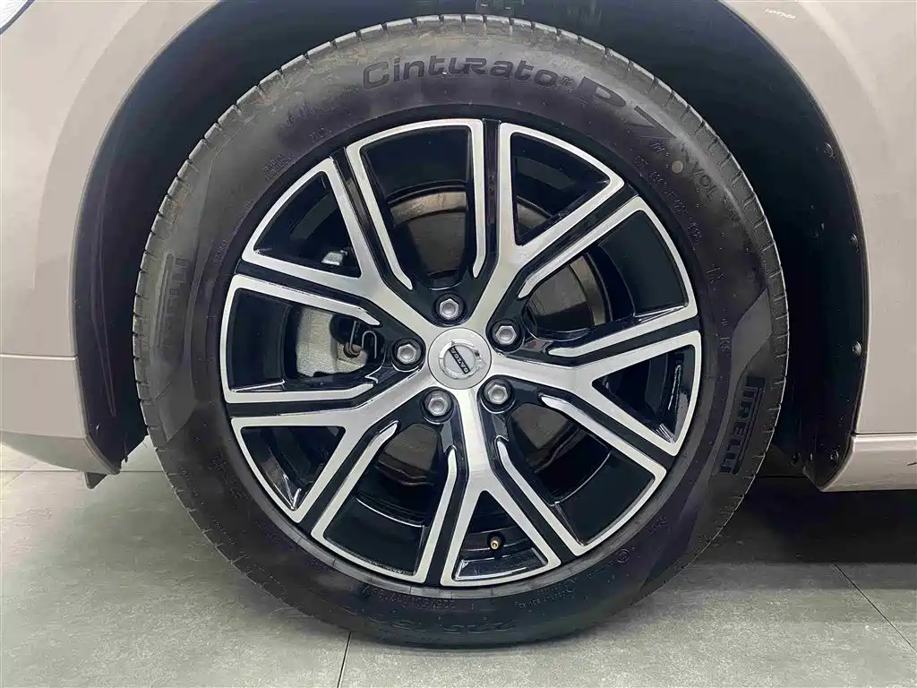 Volvo S60 2025 B4 Zhiyi Luxury Edition купить на сайте DeffCars