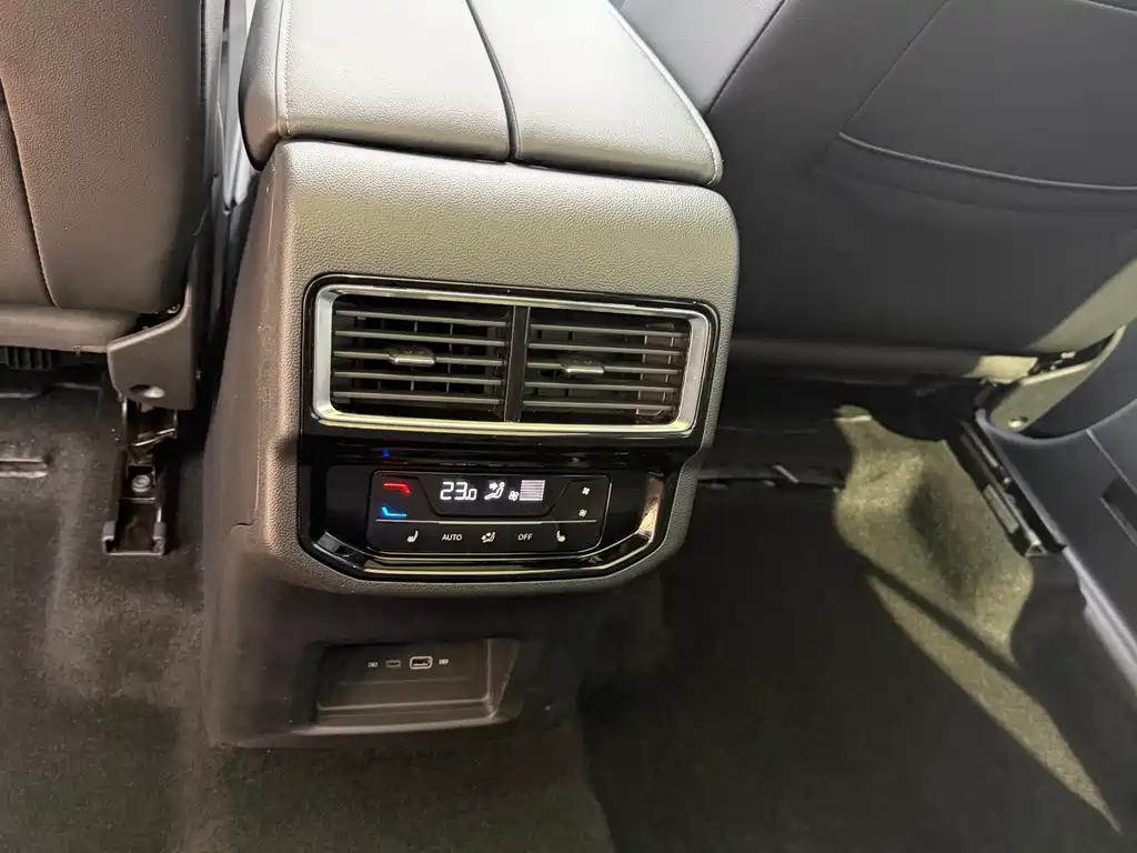 Touron 2022 330TSI two-wheel drive luxury version купить на сайте DeffCars