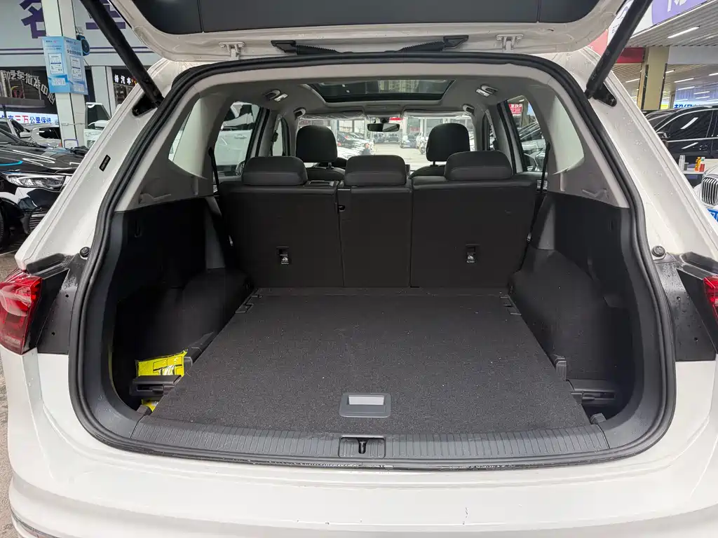 Tiguan L 2022 330TSI automatic two-wheel drive R-Line version купить на сайте DeffCars
