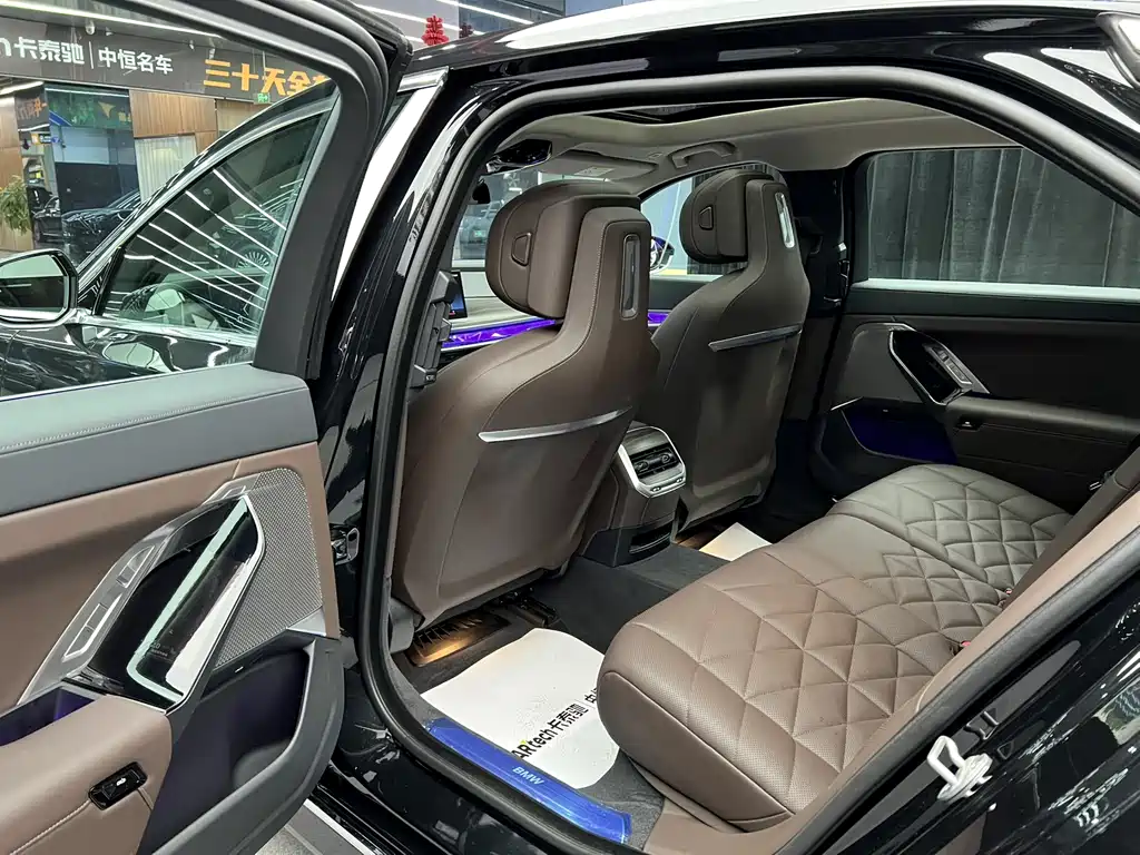 BMW 7 Series 2023 735Li Luxury Package купить на сайте DeffCars