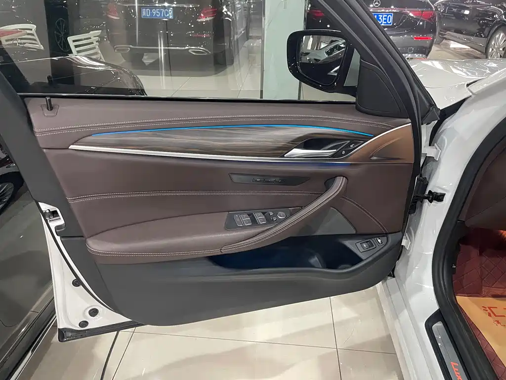 BMW 5 Series New Energy 2021 535Le Luxury Package купить на сайте DeffCars