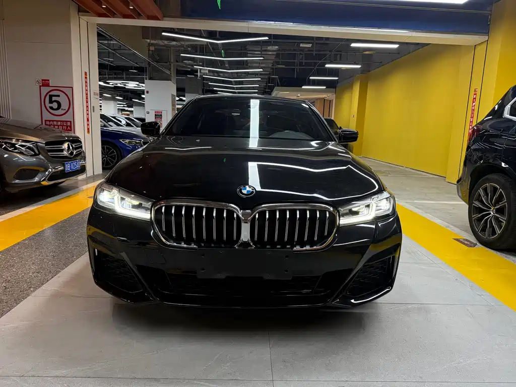 BMW 5 Series 2023 530Li Leading M Sports Package купить на сайте DeffCars