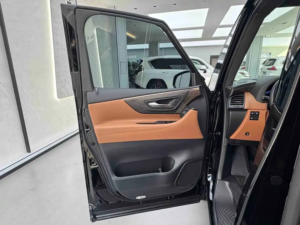 Wilfa 2024 Crown Dual Engine 2.5L Supreme Executive Edition купить на сайте DeffCars