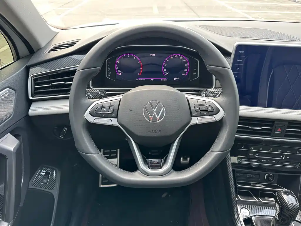 Tiguan L 2024 Outstanding Model 330TSI Automatic Two-wheel Drive R-Line Longyao Edition купить на сайте DeffCars