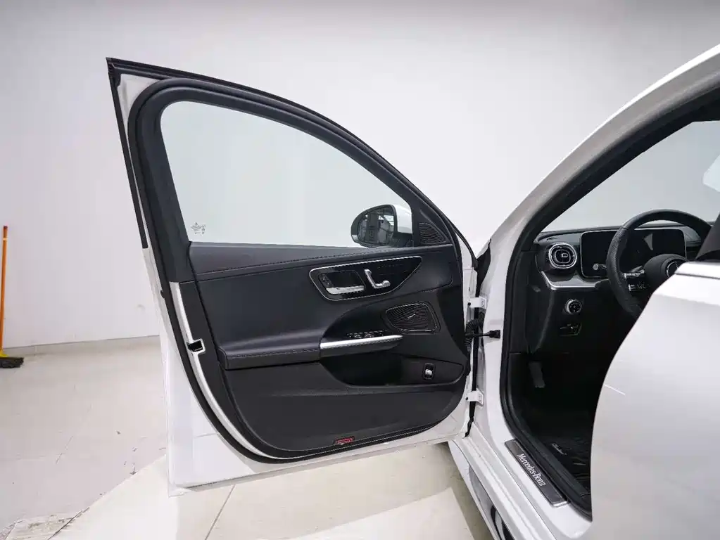 Mercedes-Benz C-Class 2024 facelift C 260 L sports version купить на сайте DeffCars