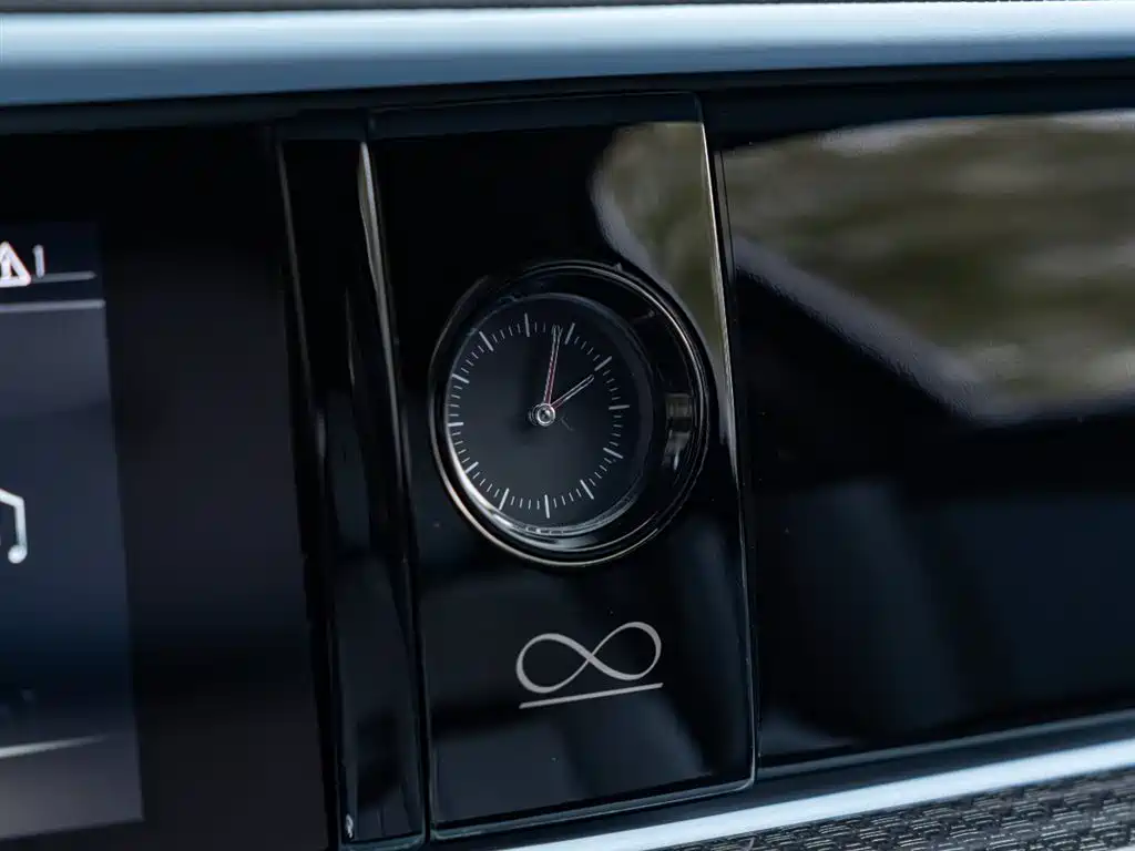 Ghost 2022 6.7T Black Badge купить на сайте DeffCars