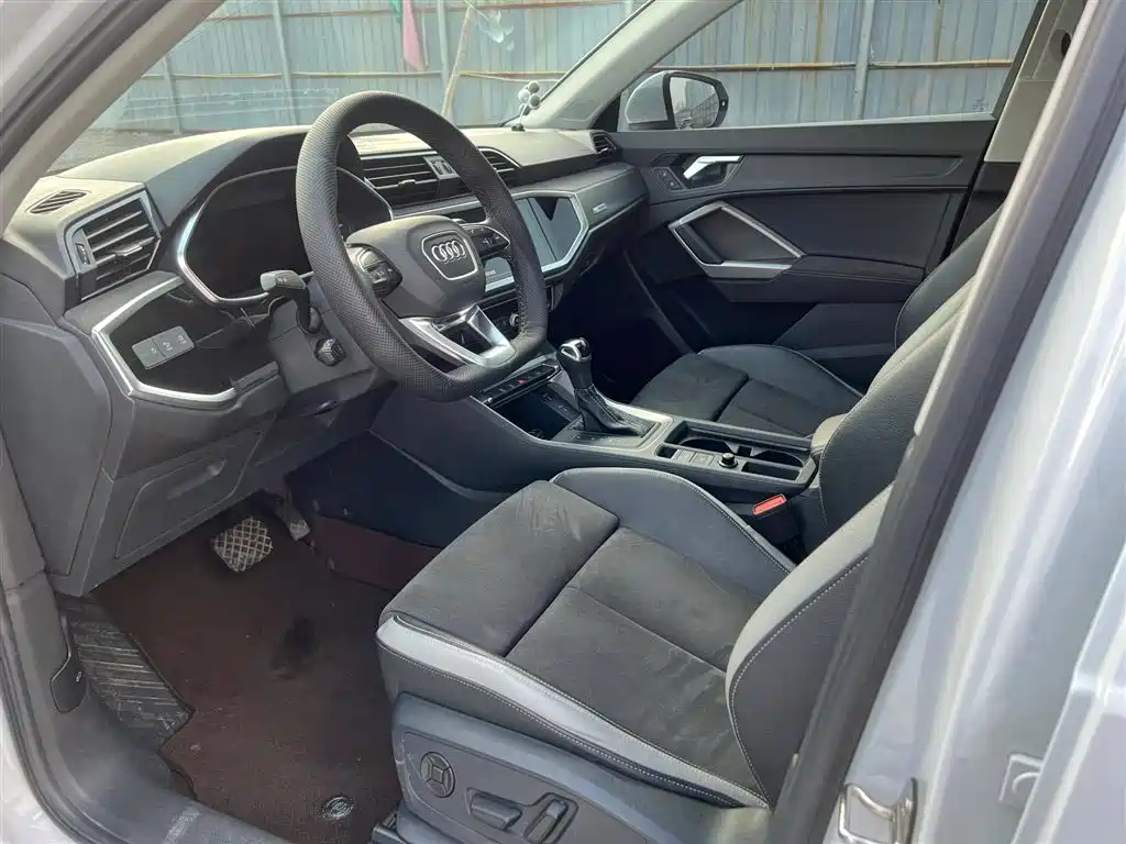 Audi Q3 2022 35 TFSI Fashionable and Dynamic купить на сайте DeffCars