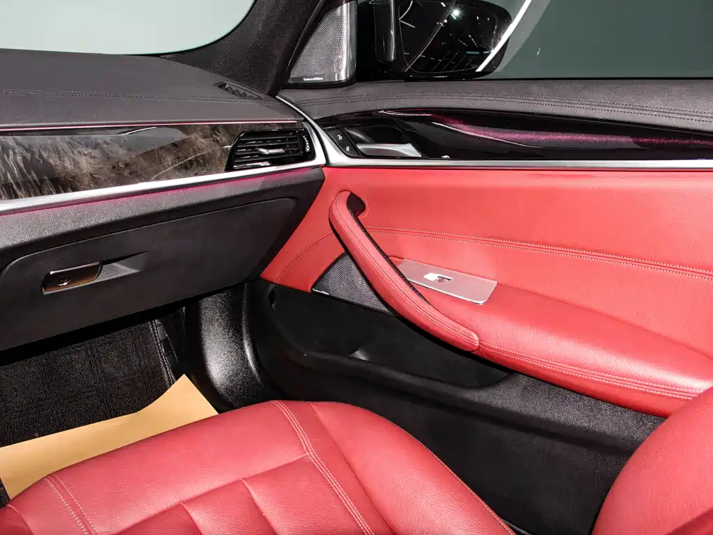 BMW 5 Series 2019 530Li Leading M Sports Package купить на сайте DeffCars