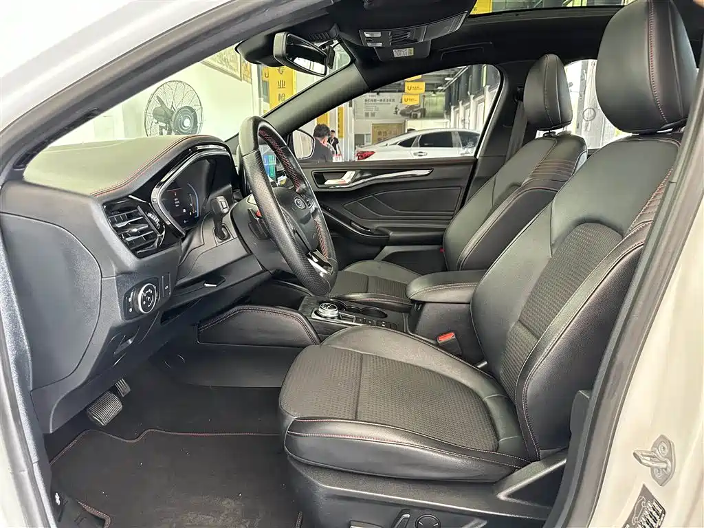 Focus 2021 Sedan EcoBoost 180 Automatic ST Line купить на сайте DeffCars