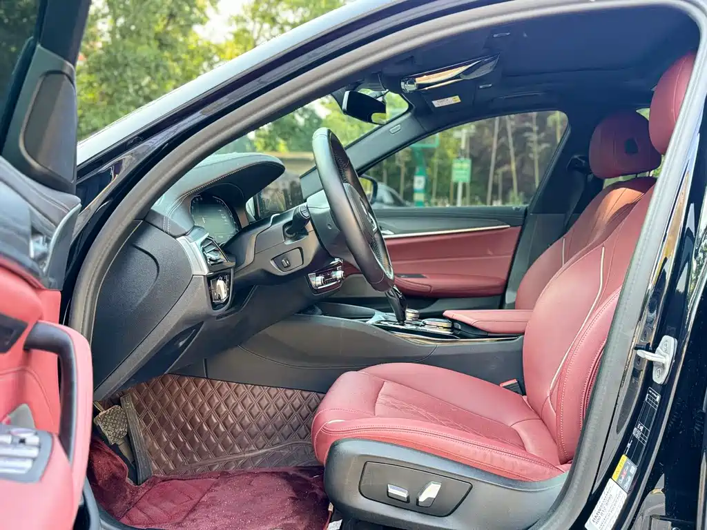 BMW 5 Series New Energy 2022 Model 535Le M Sports Package купить на сайте DeffCars