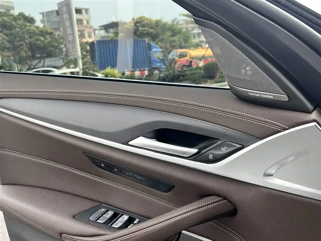 BMW 5 Series 2022 Facelift 2 530Li Exclusive M Sports Package купить на сайте DeffCars