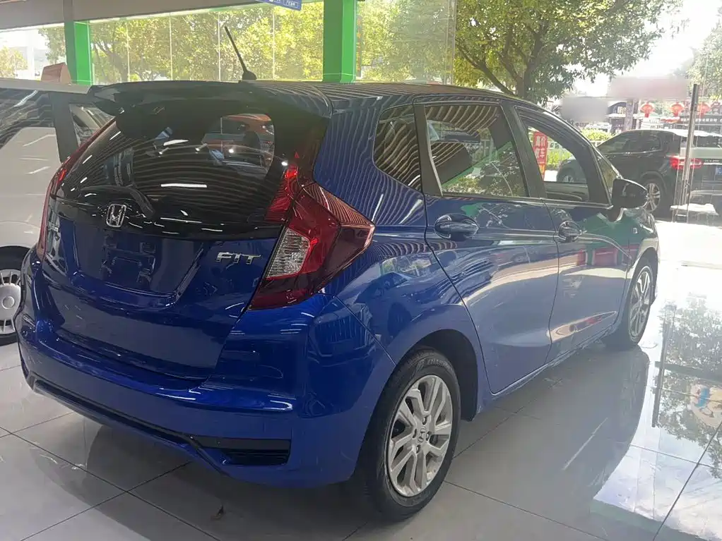 Fit 2018 1.5L CVT Comfort Skylight Edition купить на сайте DeffCars