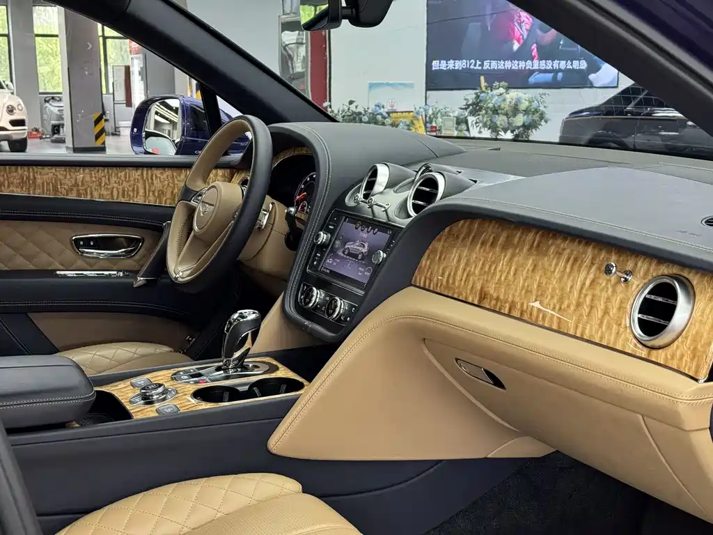 Bentayga 2017 6.0T Standard Edition купить на сайте DeffCars