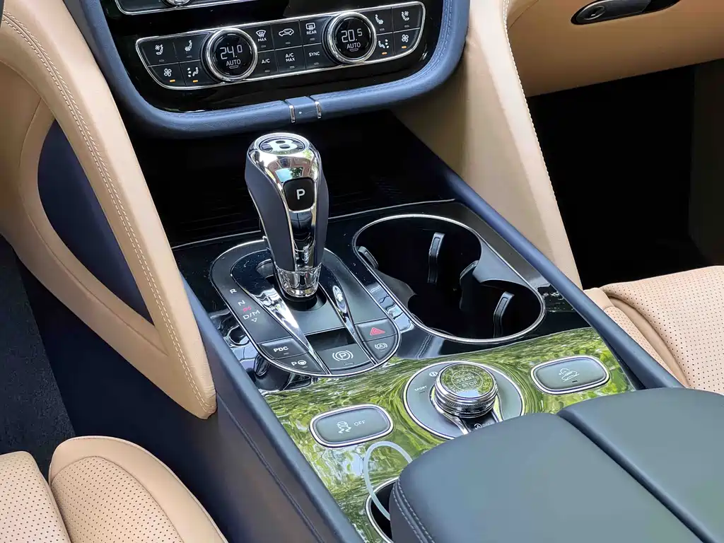 Bentayga 2024 4.0T V8 купить на сайте DeffCars