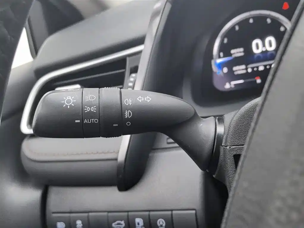 Camry 2023 2.5G Deluxe Edition купить на сайте DeffCars