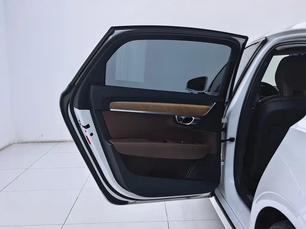 Volvo S90 2020 T5 Zhiyi Luxury Edition купить на сайте DeffCars