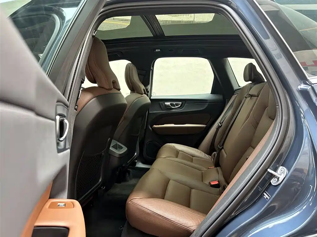 Volvo XC60 2025 B5 four-wheel drive Zhiyuan luxury version купить на сайте DeffCars