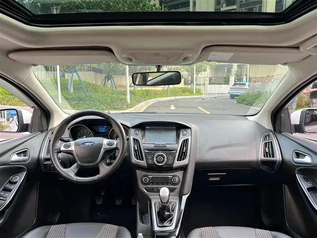 Focus 2012 hatchback 1.6L manual comfort type купить на сайте DeffCars