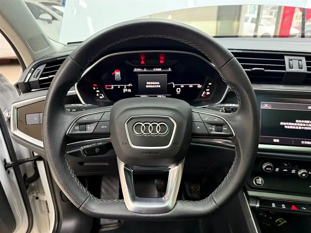Audi Q3 2022 35 TFSI Fashionable and Dynamic купить на сайте DeffCars