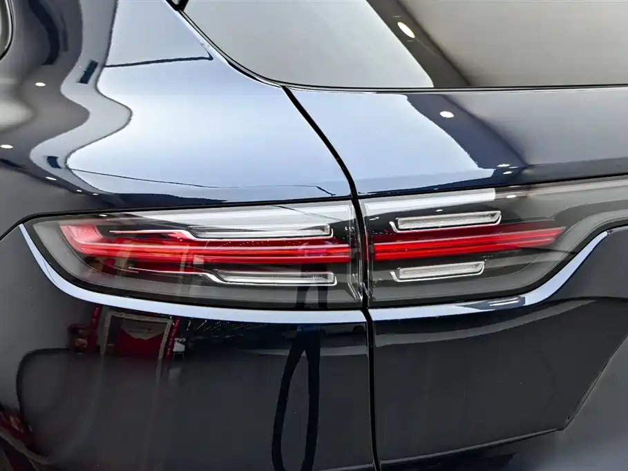 Cayenne New Energy 2023 Cayenne E-Hybrid 2.0T Platinum Edition купить на сайте DeffCars