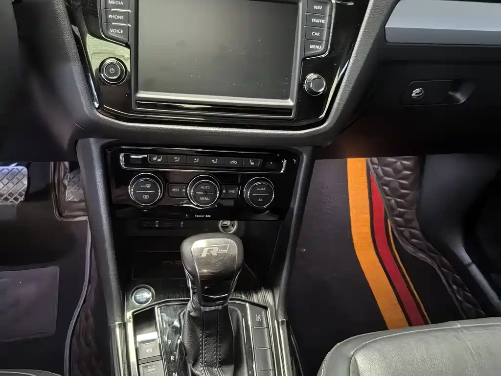 Tiguan L 2018 330TSI automatic two-wheel drive luxury version купить на сайте DeffCars