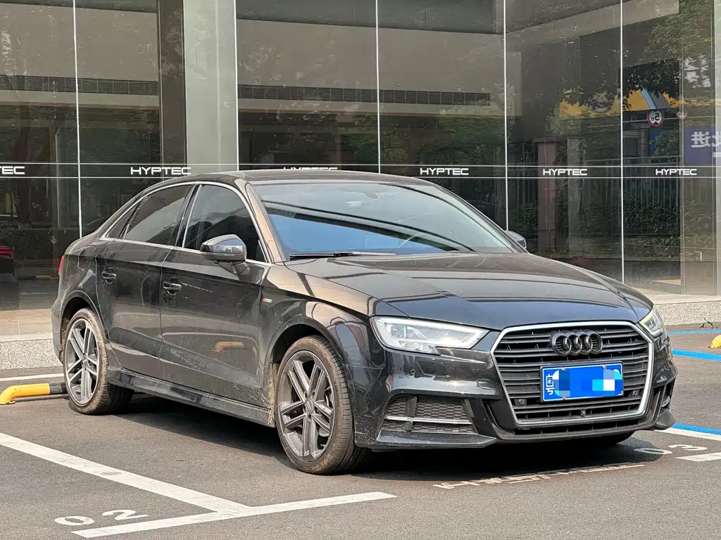 Audi A3 2018 30th Anniversary Limousine 35 TFSI Sports купить на сайте DeffCars
