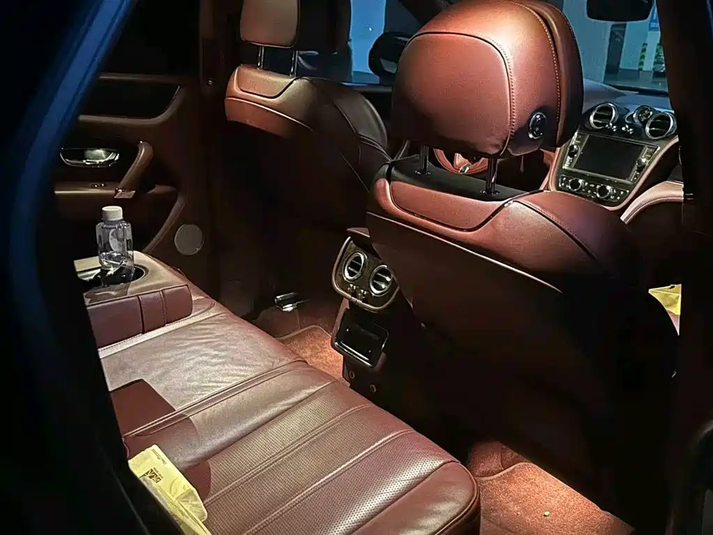 Bentayga 2018 4.0T V8 купить на сайте DeffCars