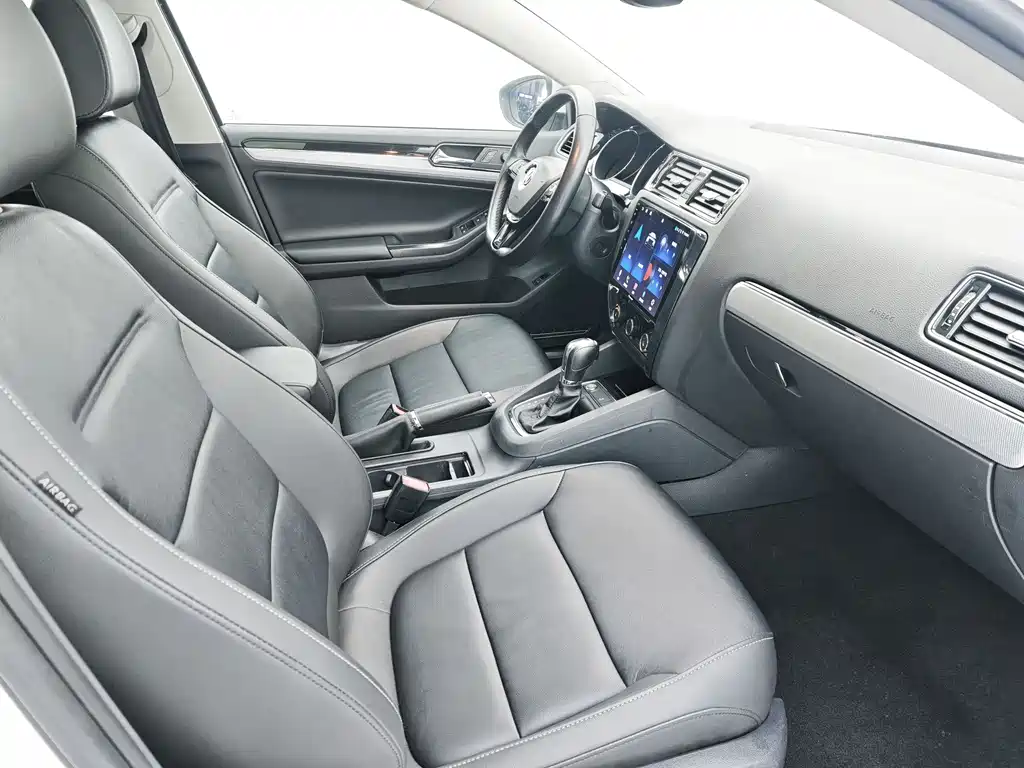 Sagitar 2018 180TSI DSG Premium Edition купить на сайте DeffCars